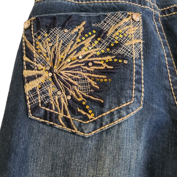 Adiktd Women's Size 8 34" Inseam embellished Pocket Split Ankle hem Dark Wash De - Picture 3 of 5